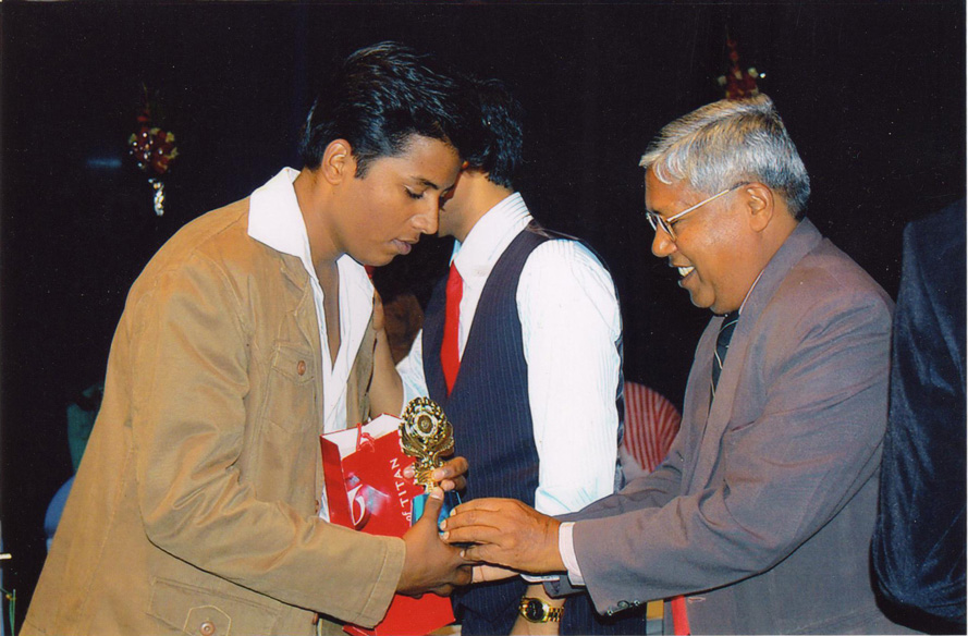 Distributing prizes to brillant students